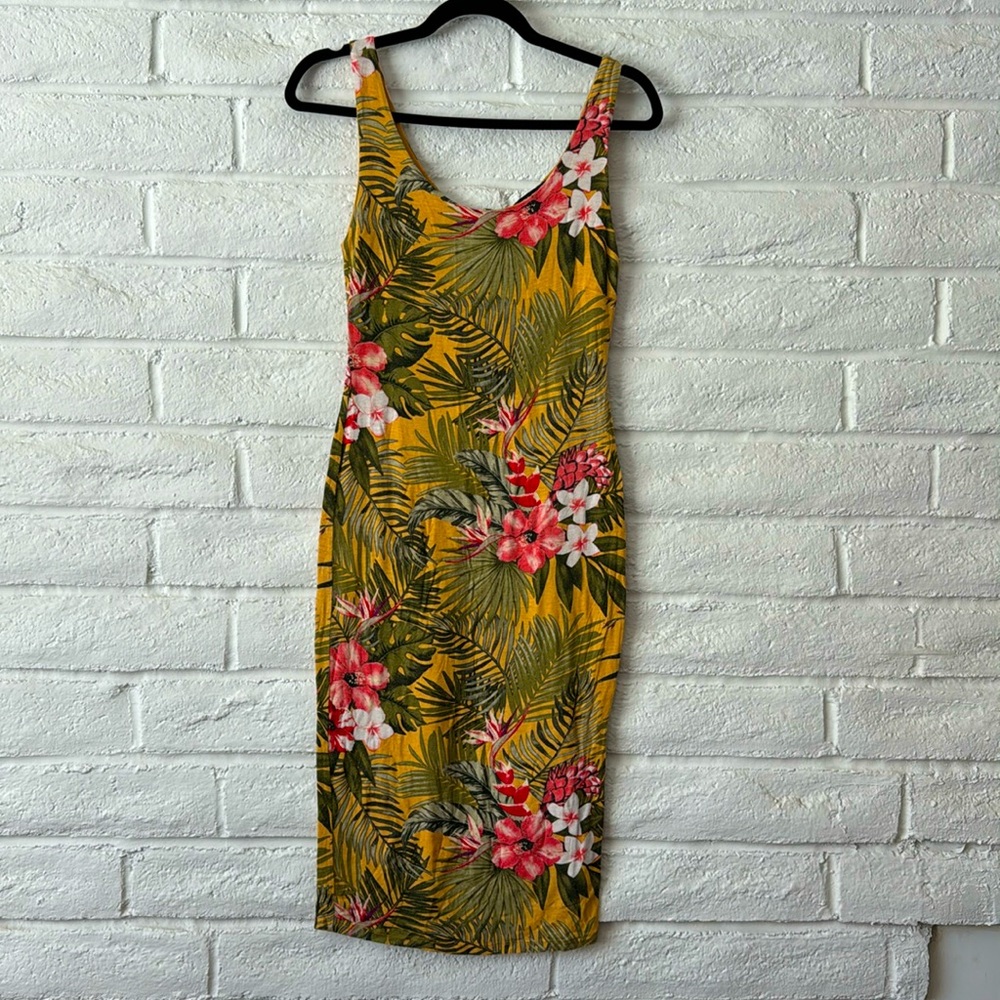 Popular Basics. Summer dress. Floral. Zipper in the back. Double layer.